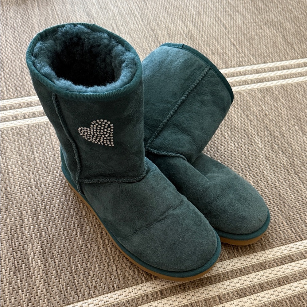 Women's UGG Teal Classic Short Heart Embellished Boots size 7